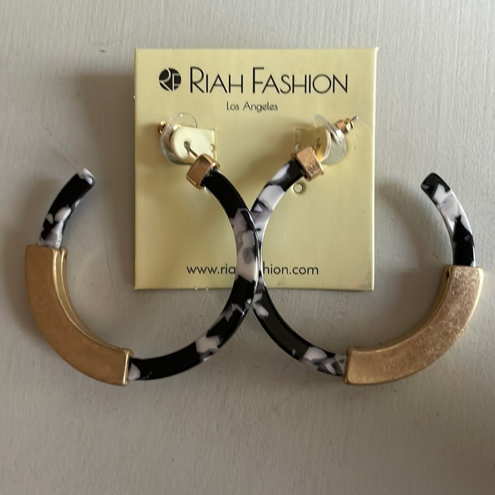 NWT Resin earrings